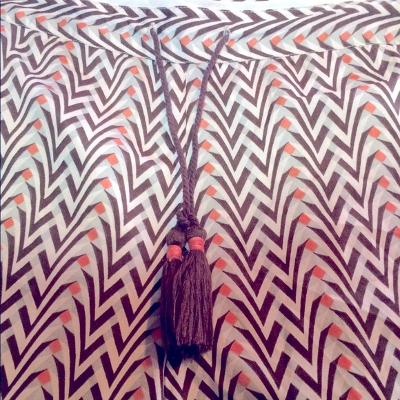 Natura Women's Chevron Designer Shorts Sz-M - Picture 2 of 4